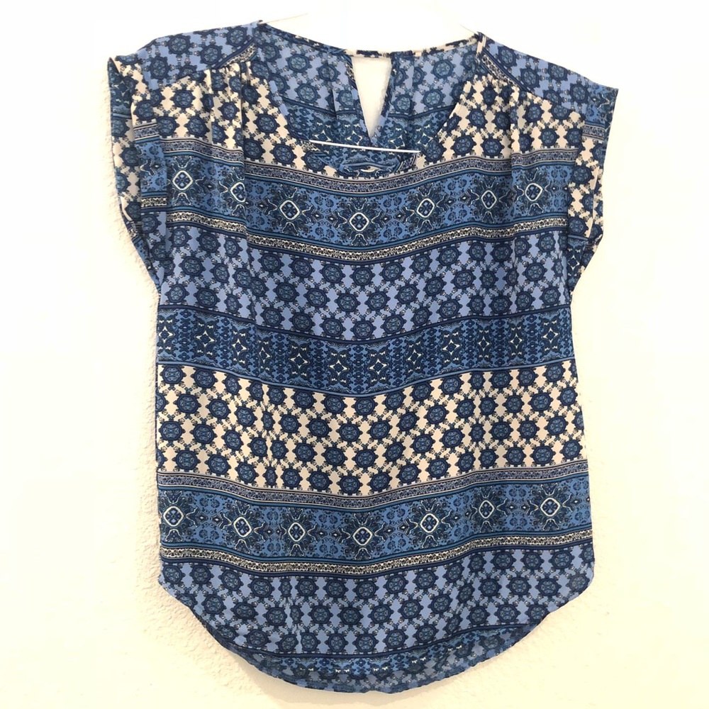 Blue and white short sleeve top